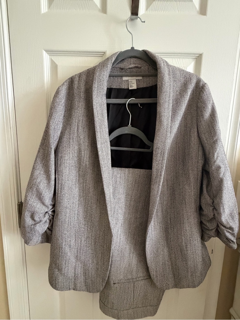 H&M Women's Gray Textured Suit
